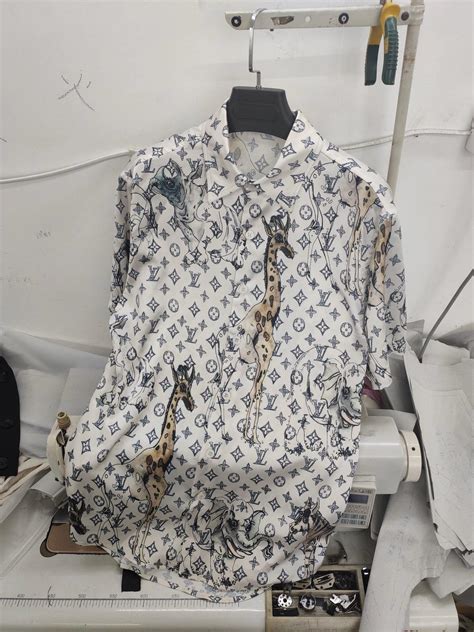 lv chapman shirt taobao|LOUIS VUITTON X CHAPMAN BROS.